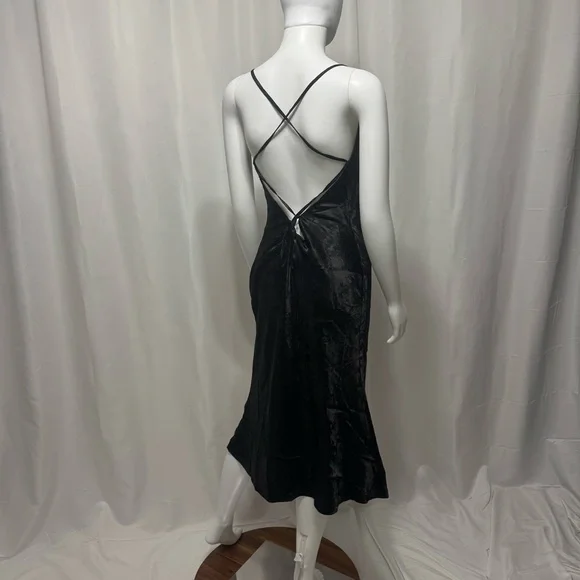 Elegant Black Satin Dress - Picture 7 of 14